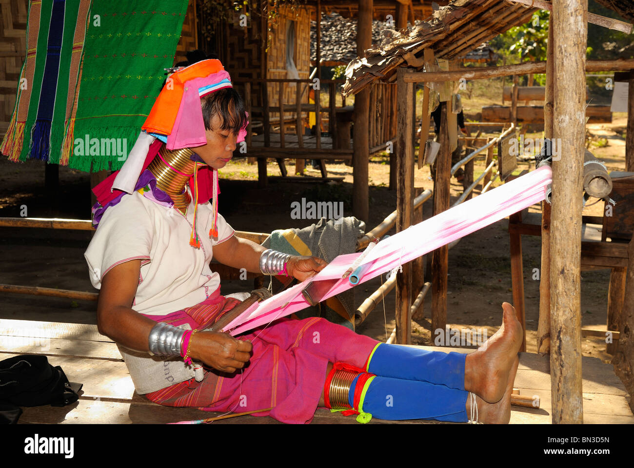 Kayan (ethnic minority) woman also called longneck weaving on a weaving-loom, Mae Hong Son, Northern Thailand, Asia Stock Photo