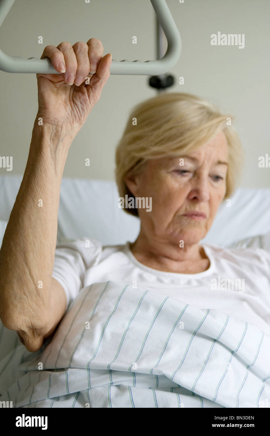 Woman in hospital bed hi-res stock photography and images - Alamy