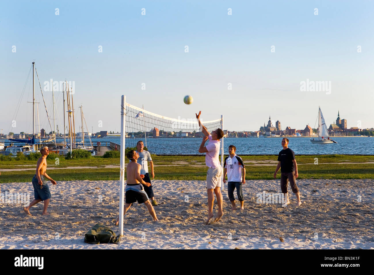 Beachvolleyball player hi-res stock photography and images