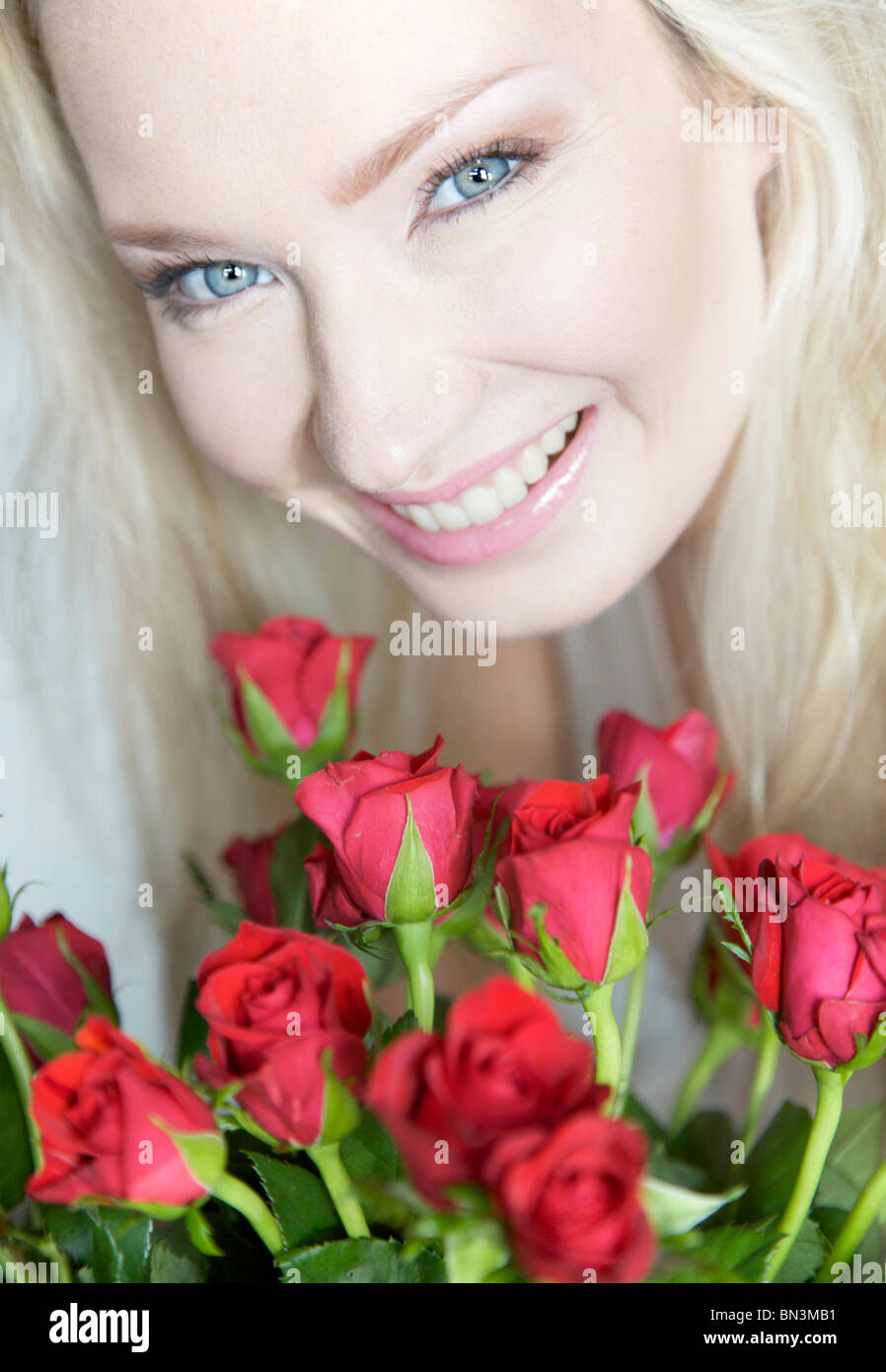 Young woman with a bouquet of roses, portrait Stock Photo - Alamy