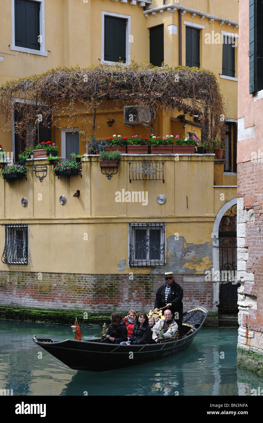 Venice group gondola hi-res stock photography and images - Alamy