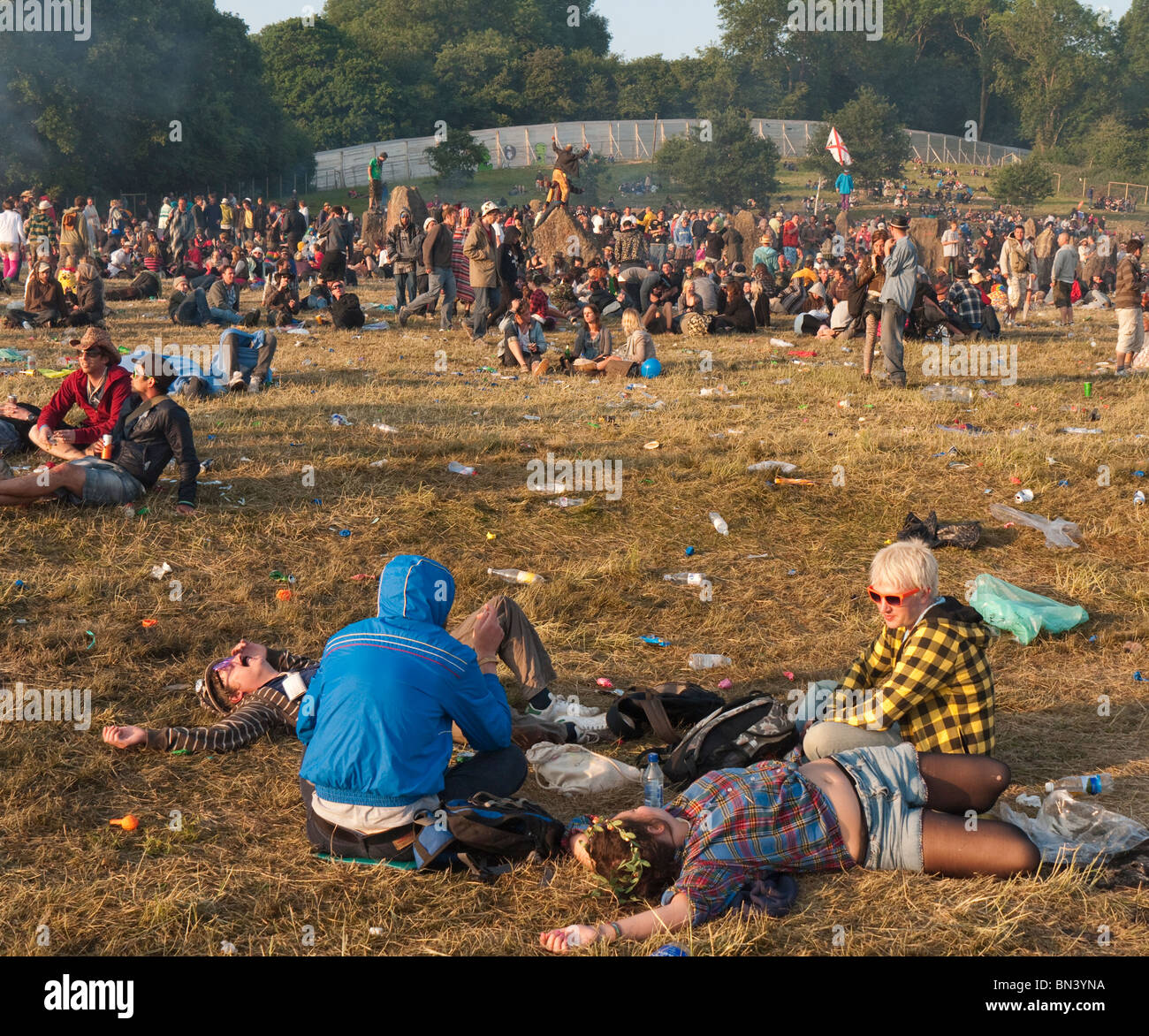 People Gather Around The Stone Circle At Sunrise After A Night Of Partying At The Glastonbury Festival In Somerset Britain Stock Photo Alamy People Gather Around The Stone Circle At Sunrise After A Night Of Partying At The Glastonbury Festival In Somerset Britain Stock Photo Alamy