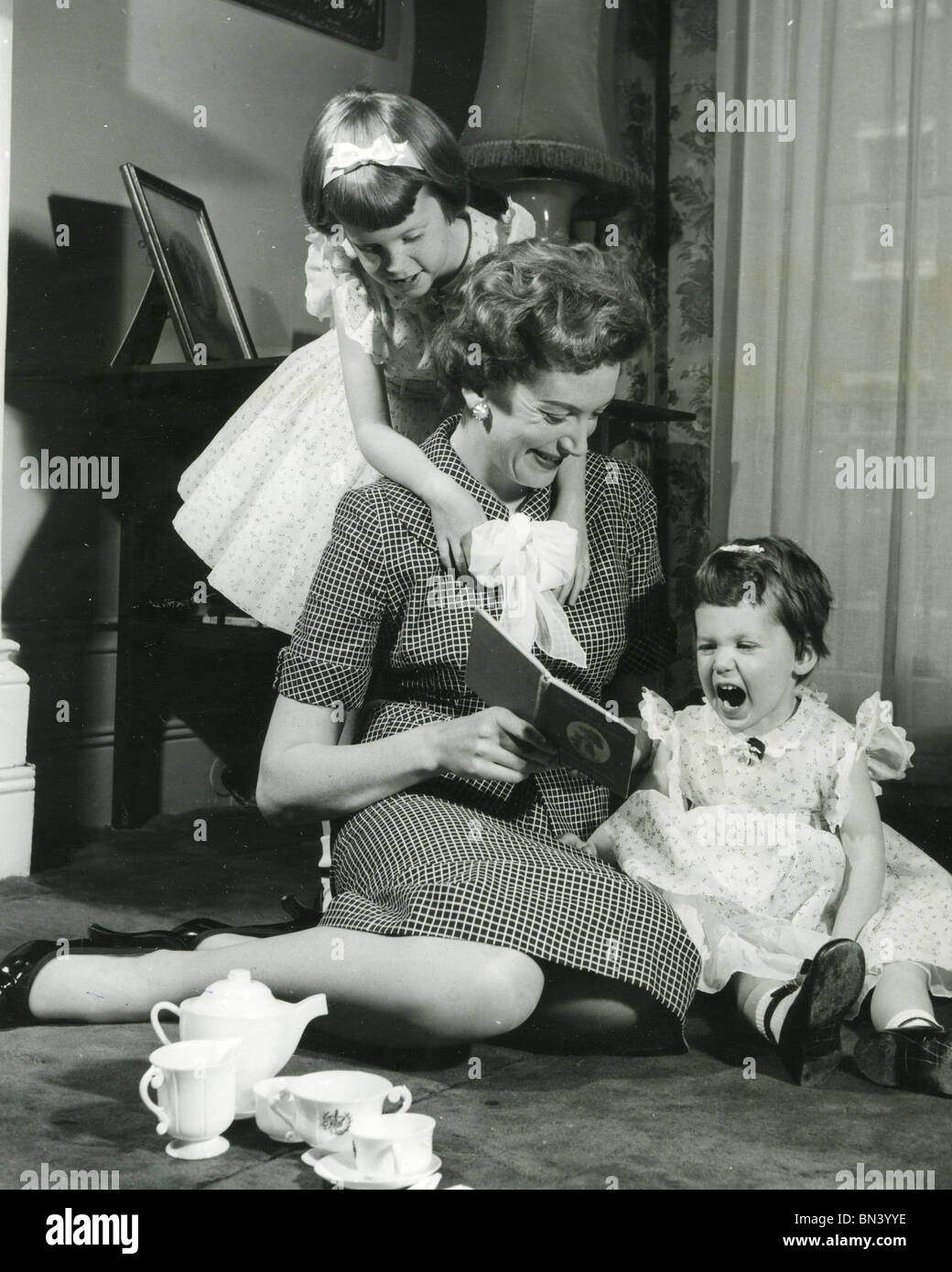 Deborah Kerr 1921 2007 About 1957 With Her Daughters Melanie Top And Francesca By Her First