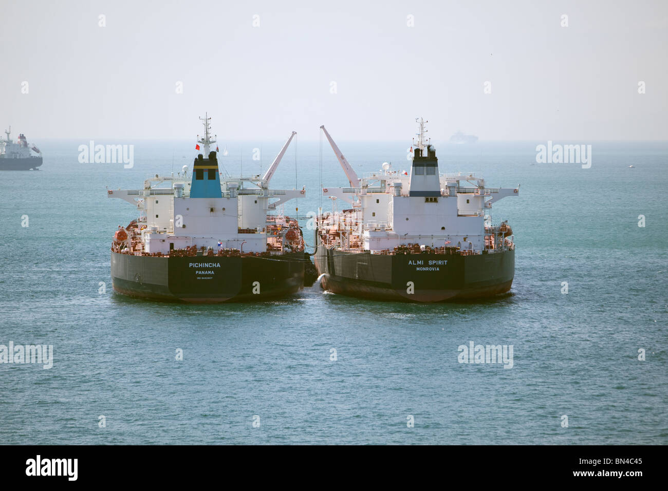 Ship to ship transfer of crude oil hi-res stock photography and images ...
