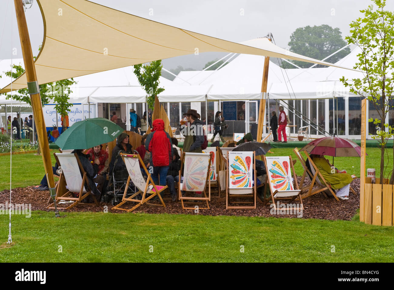 Visitors shelter from torrential rain at Hay Festival 2010 Hay on Wye Powys Wales UK Stock Photo