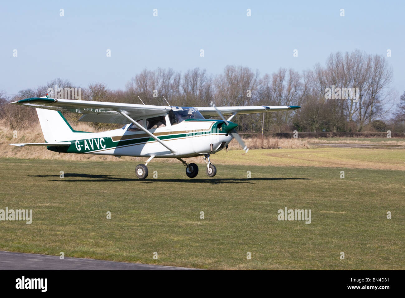 Reims Cessna F172H Skyhawk G-AVVC landing at Breighton Airfield Stock Photo