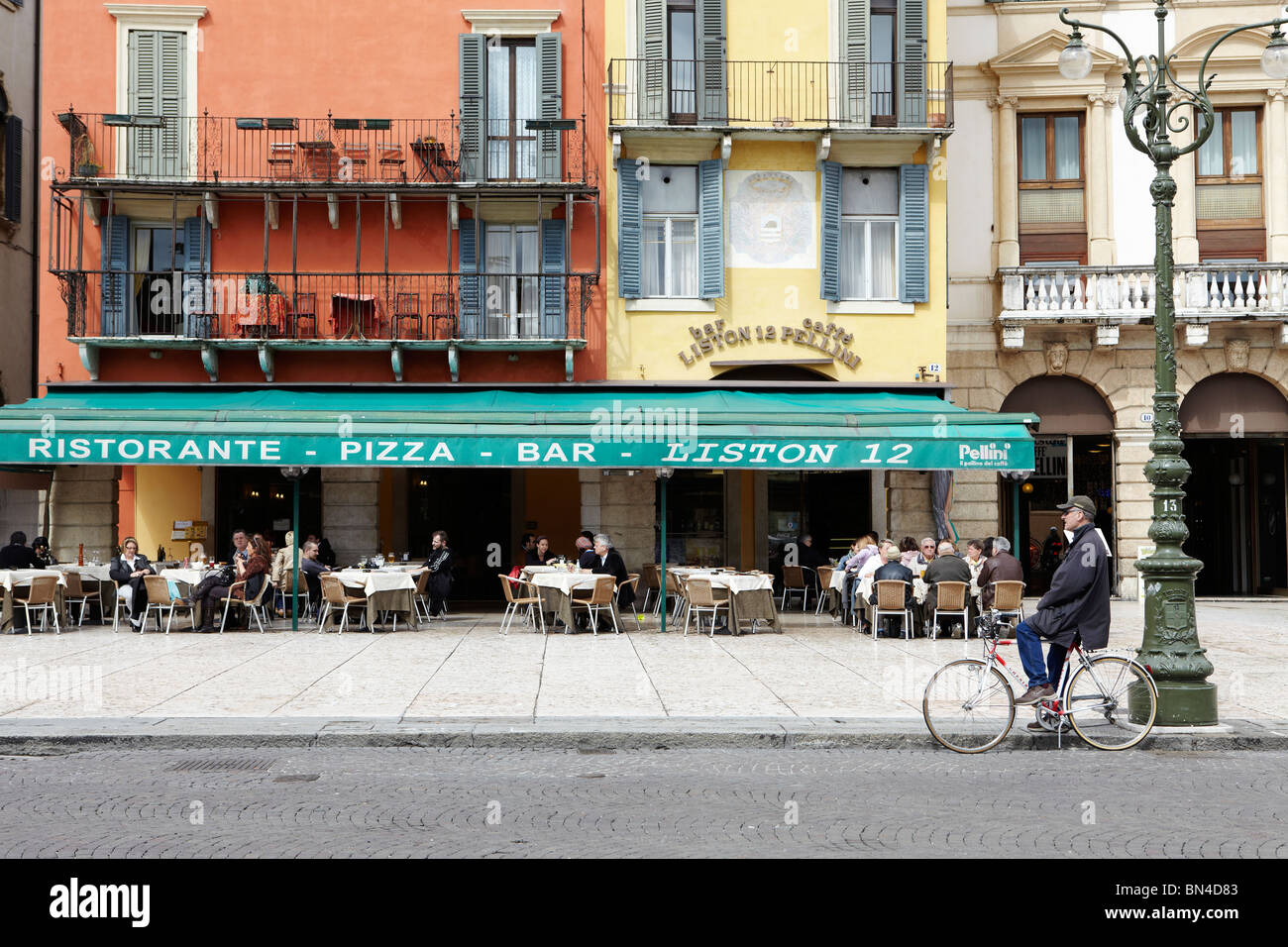 Ristorante Pizza Bar Liston 12, Piazza Bra in Verona, Italy Stock Photo