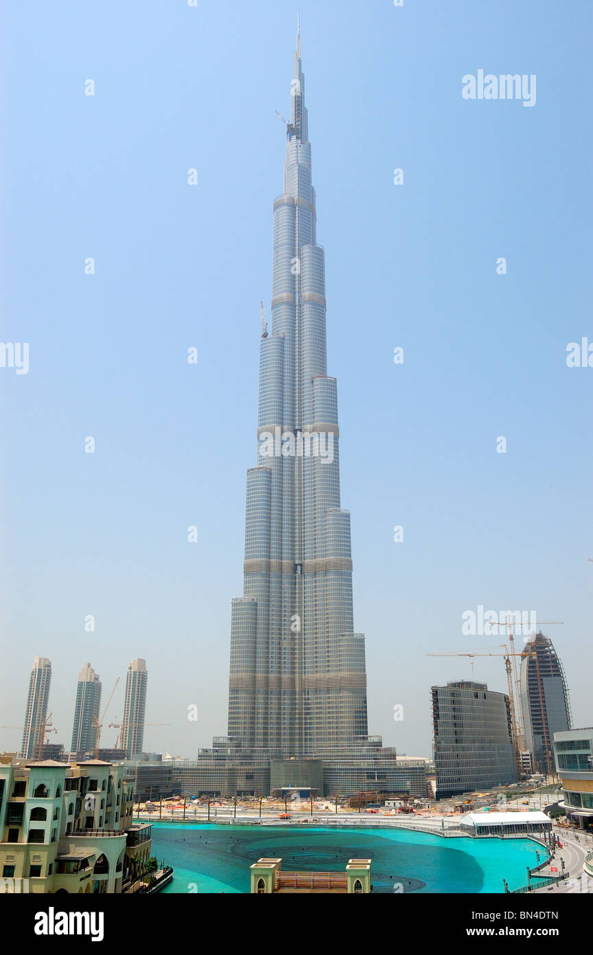 Final stage of the Burj Dubai (Burj Khalifa) skyscraper construction Stock Photo