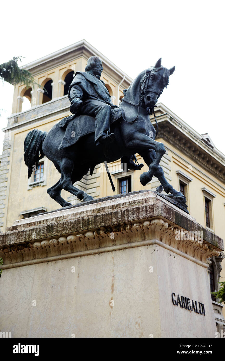 Statue of Giuseppe Garibaldi in Verona, Italy Stock Photo Alamy