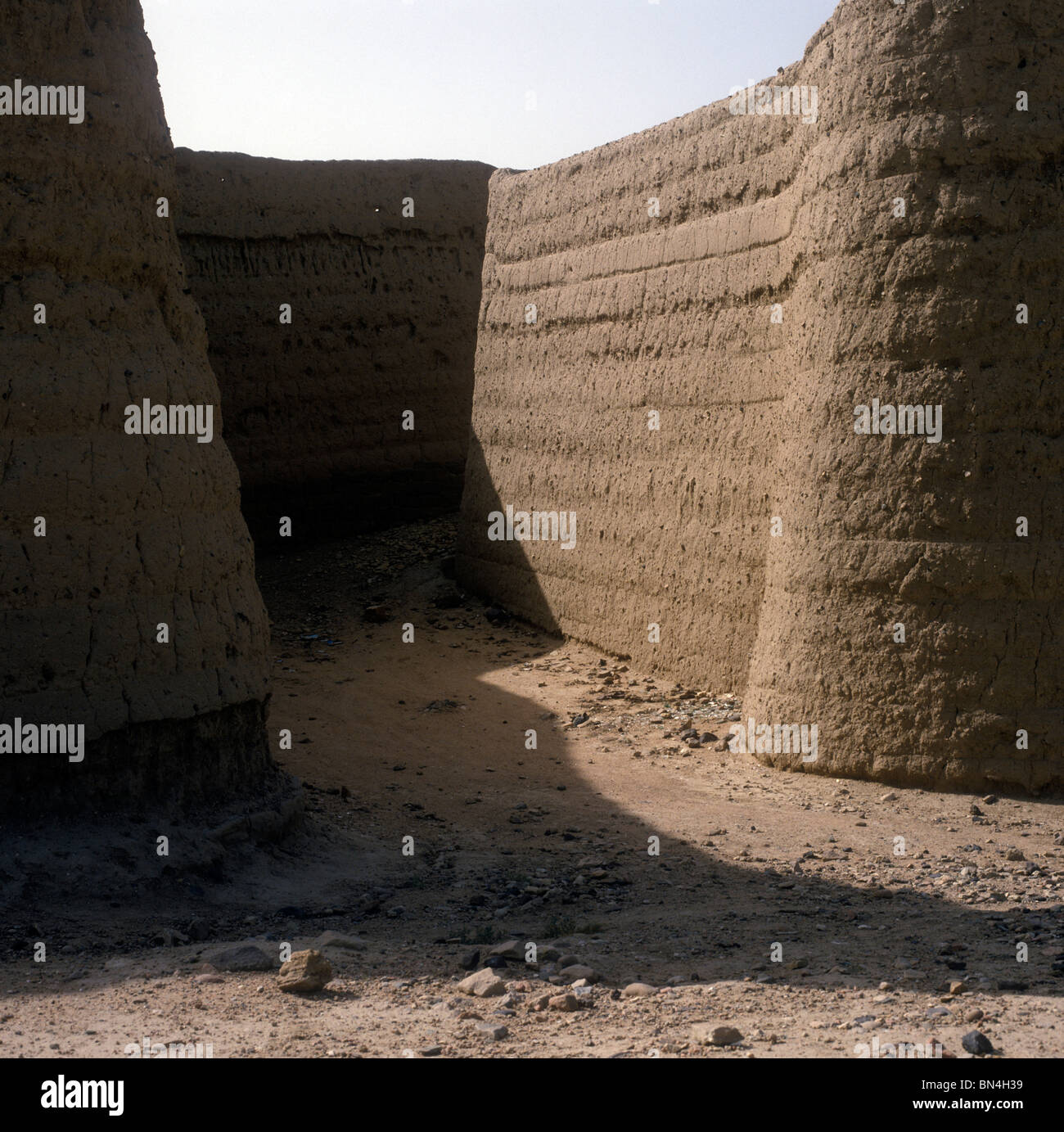 Mudbrick city wall Sa'da Yemen Stock Photo