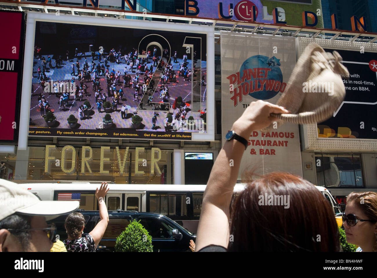 SHOP WITH ME AT THE FOREVER 21 IN TIMES SQUARE