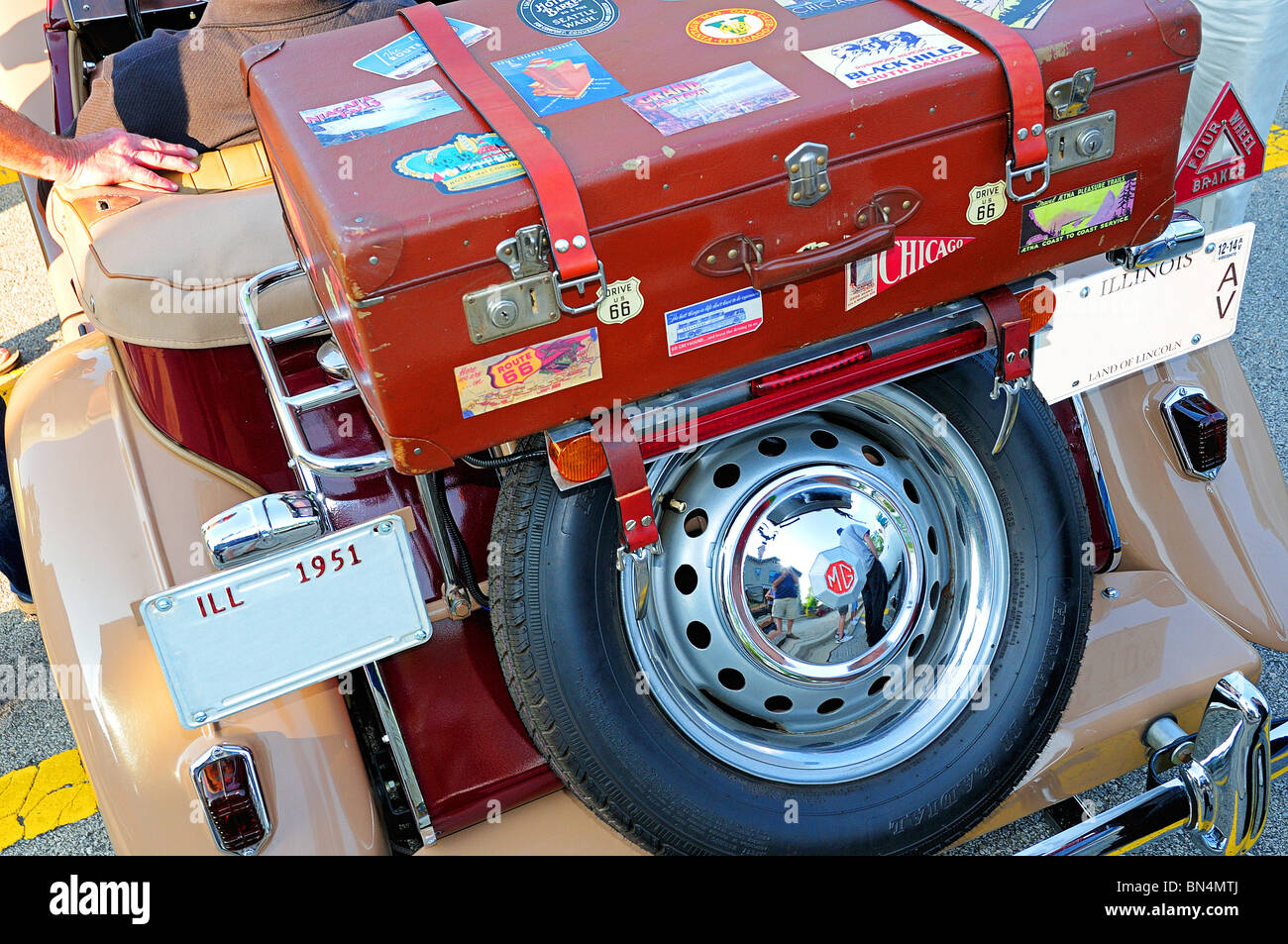Luggage Rack & Suitcase on 1951 MG TD Stock Photo - Alamy