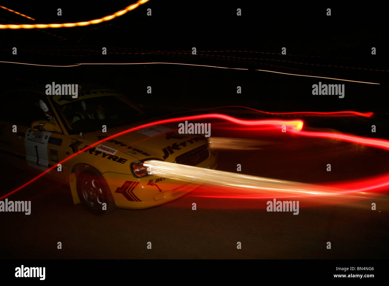 Streaks of head tail lights hi-res stock photography and images - Alamy