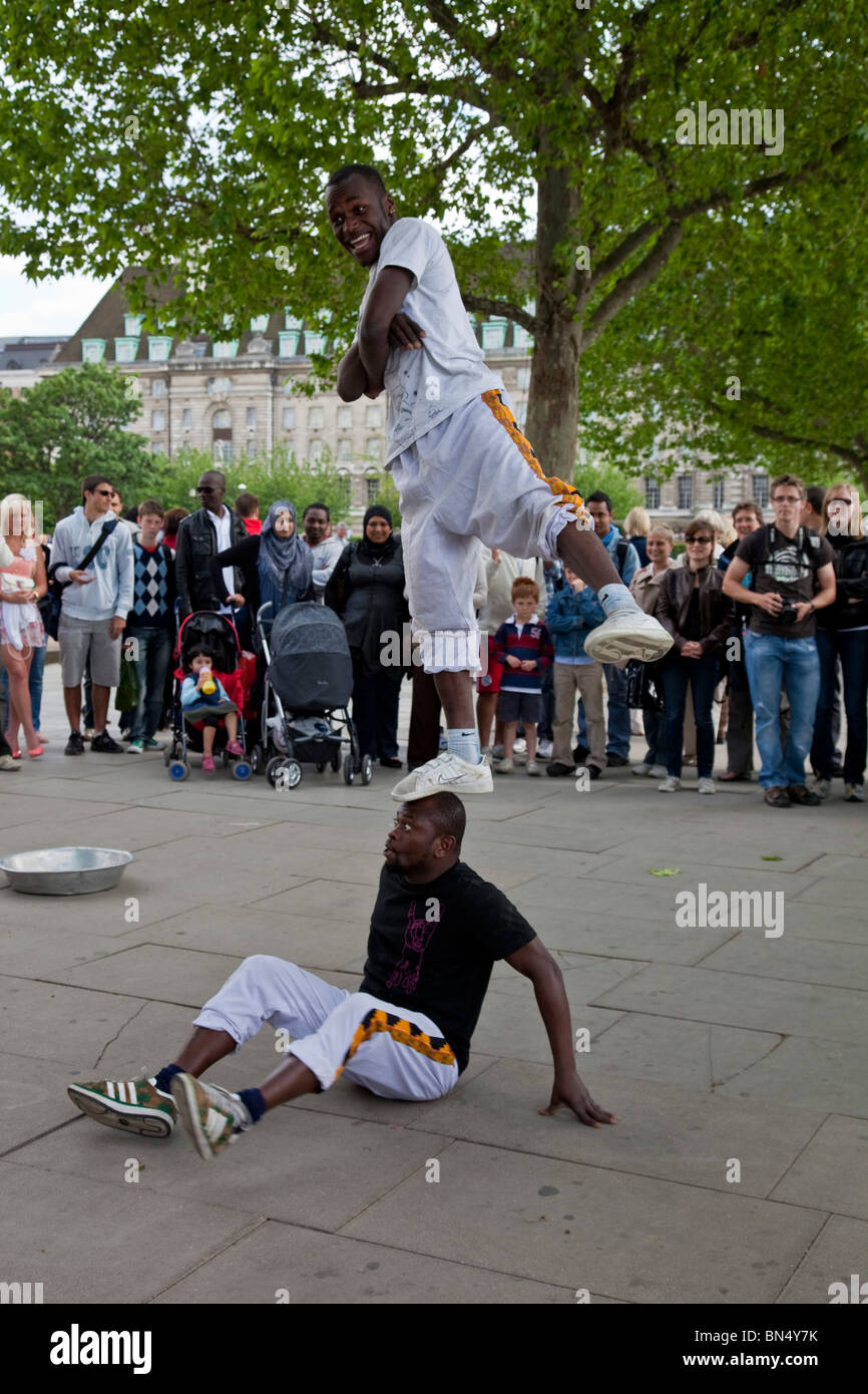 Street Entertainers, South Bank, London, England Stock Photo Alamy