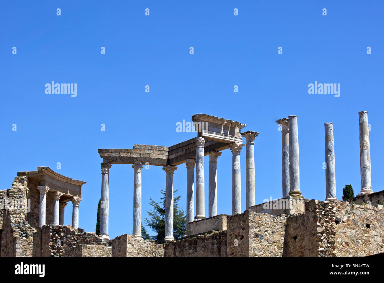Archaic columns hi-res stock photography and images - Alamy