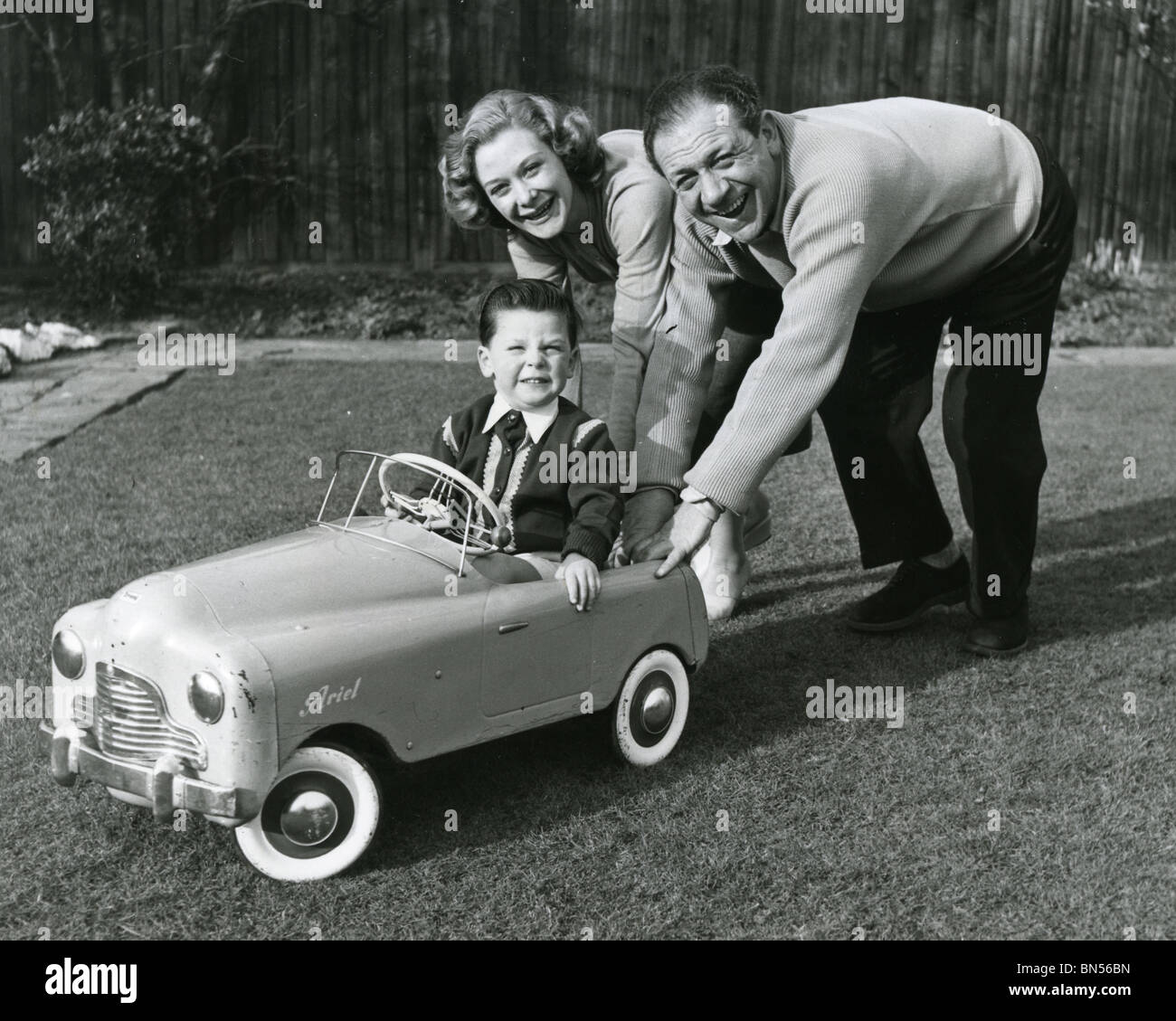 SID JAMES South African comic actor with wife Valerie and son Stephen at their Ealing home in 1965 Stock Photo