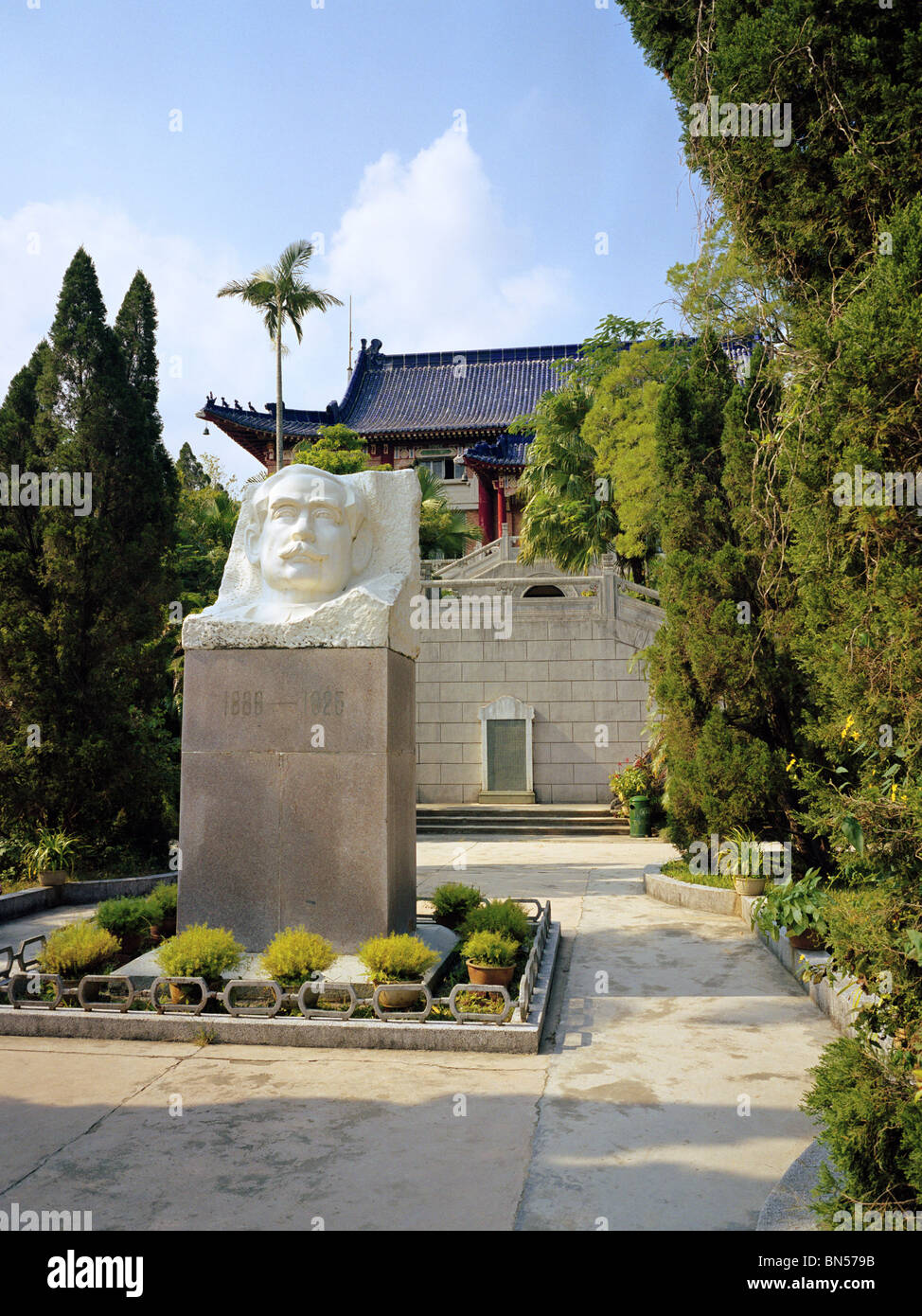 Bust of Dr Sun Yat-Sen Zhongshan Guangdong Province China Stock Photo