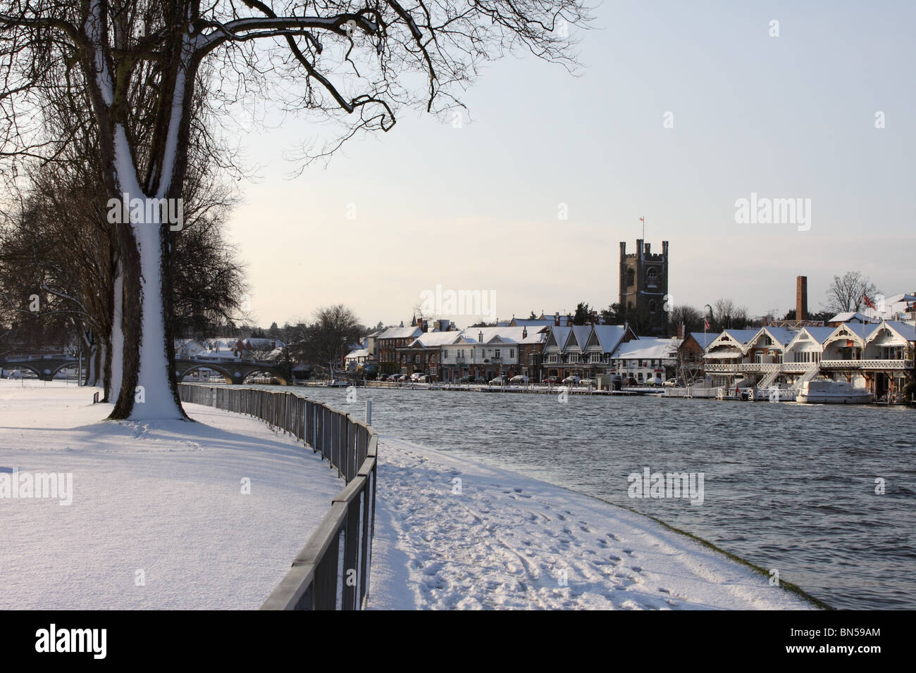 Henley on Thames in Snow, Oxfordshire, England, UK, with St Mary;s