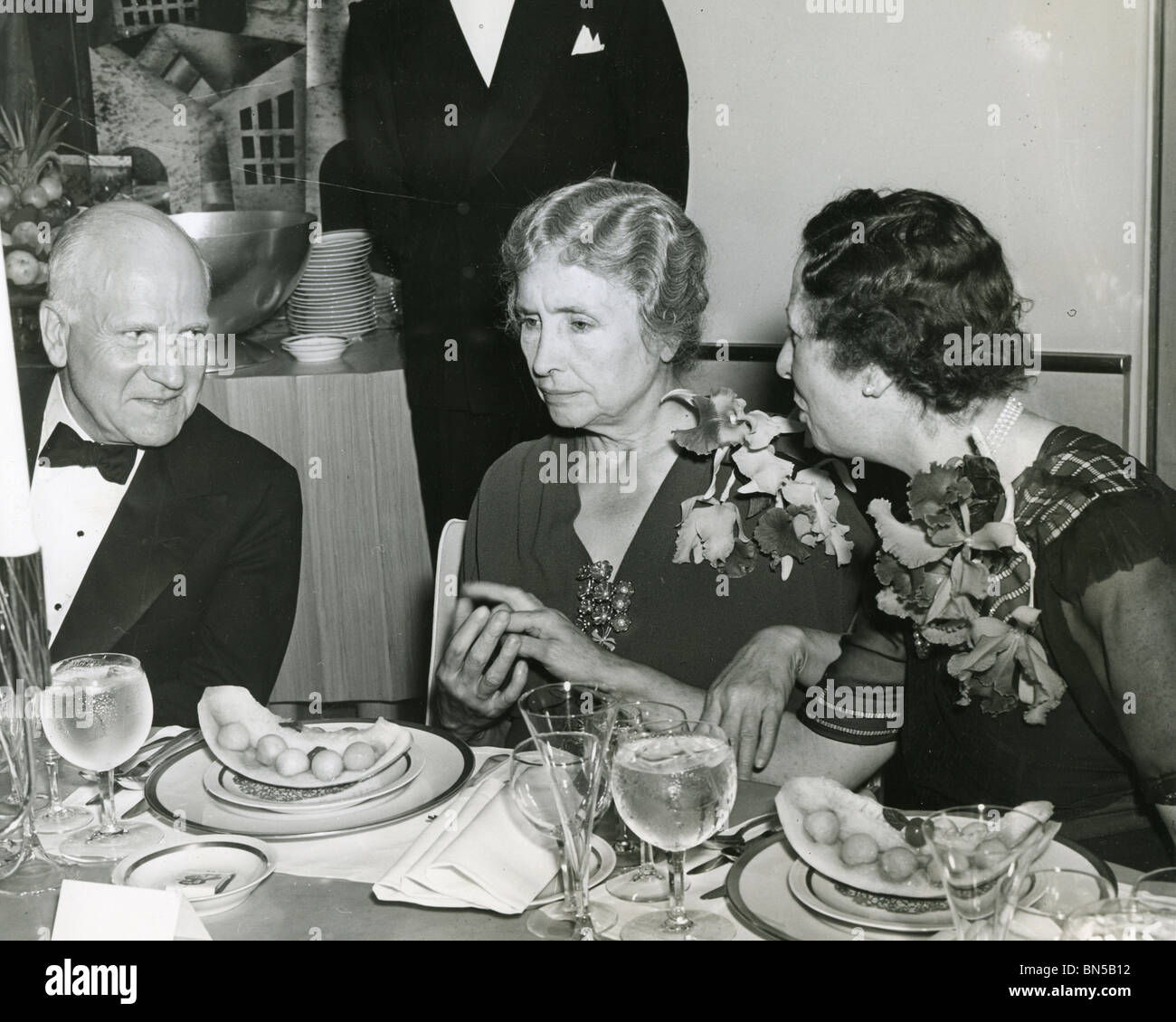 HELEN KELLER  in 1940 with clinician Dr Donald van Slyke and  companion Polly Thompson using the touch system to communicate Stock Photo
