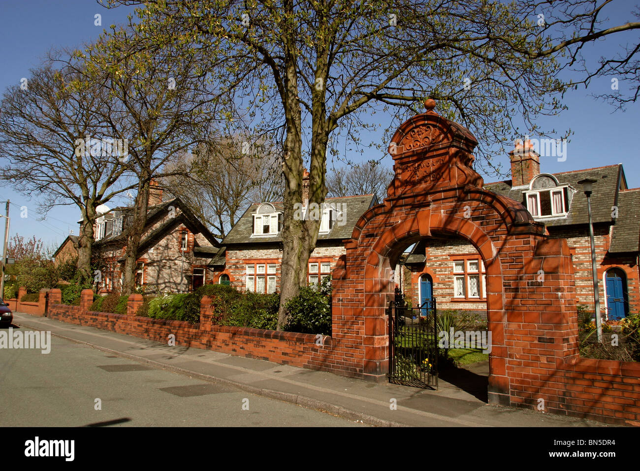 England, Cheshire, Stockport, Heaton Moor, Charity, brick gateway to Victorian Ainsworth Almshouses in Green Lane Stock Photo