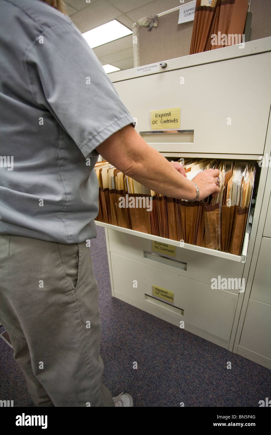 Inmate sorting files at filing cabinet. Nebraska State Office Building, Lincoln, Nebraska, USA. Stock Photo