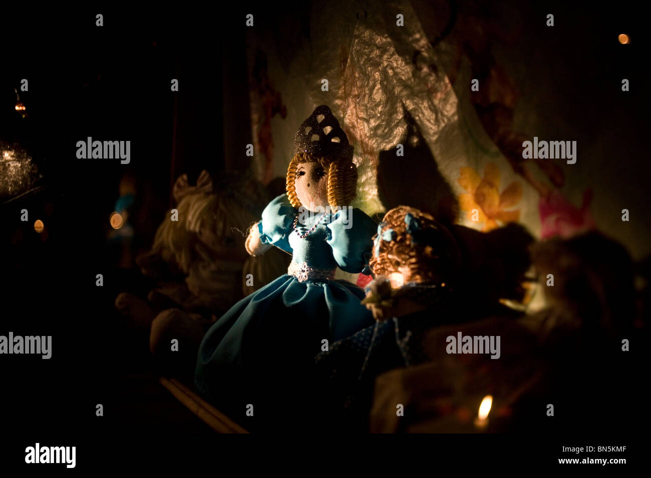 Dolls decorate grave in cemetery hires stock photography and images