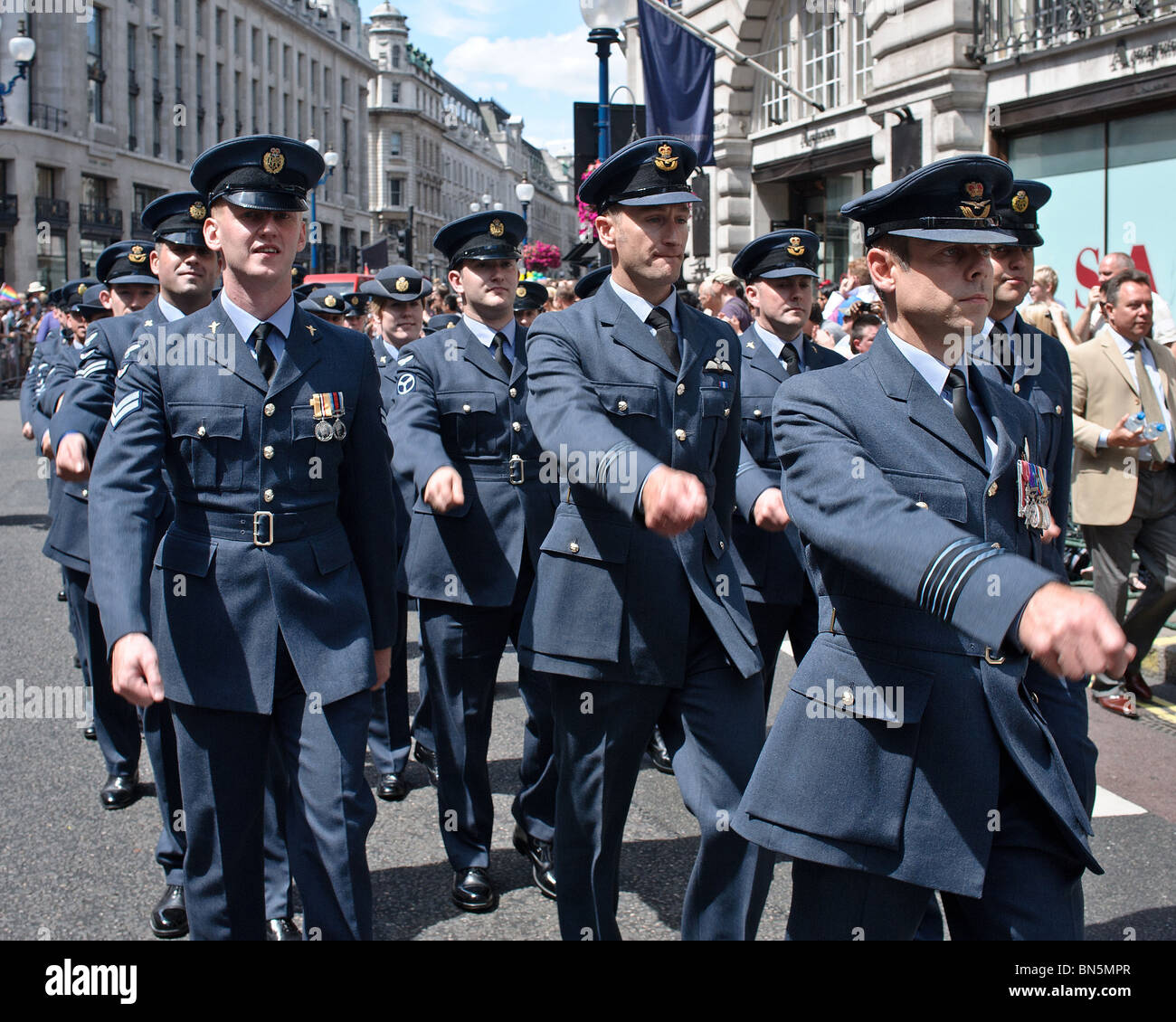 Royal air force uniform hat hi-res stock photography and images - Alamy