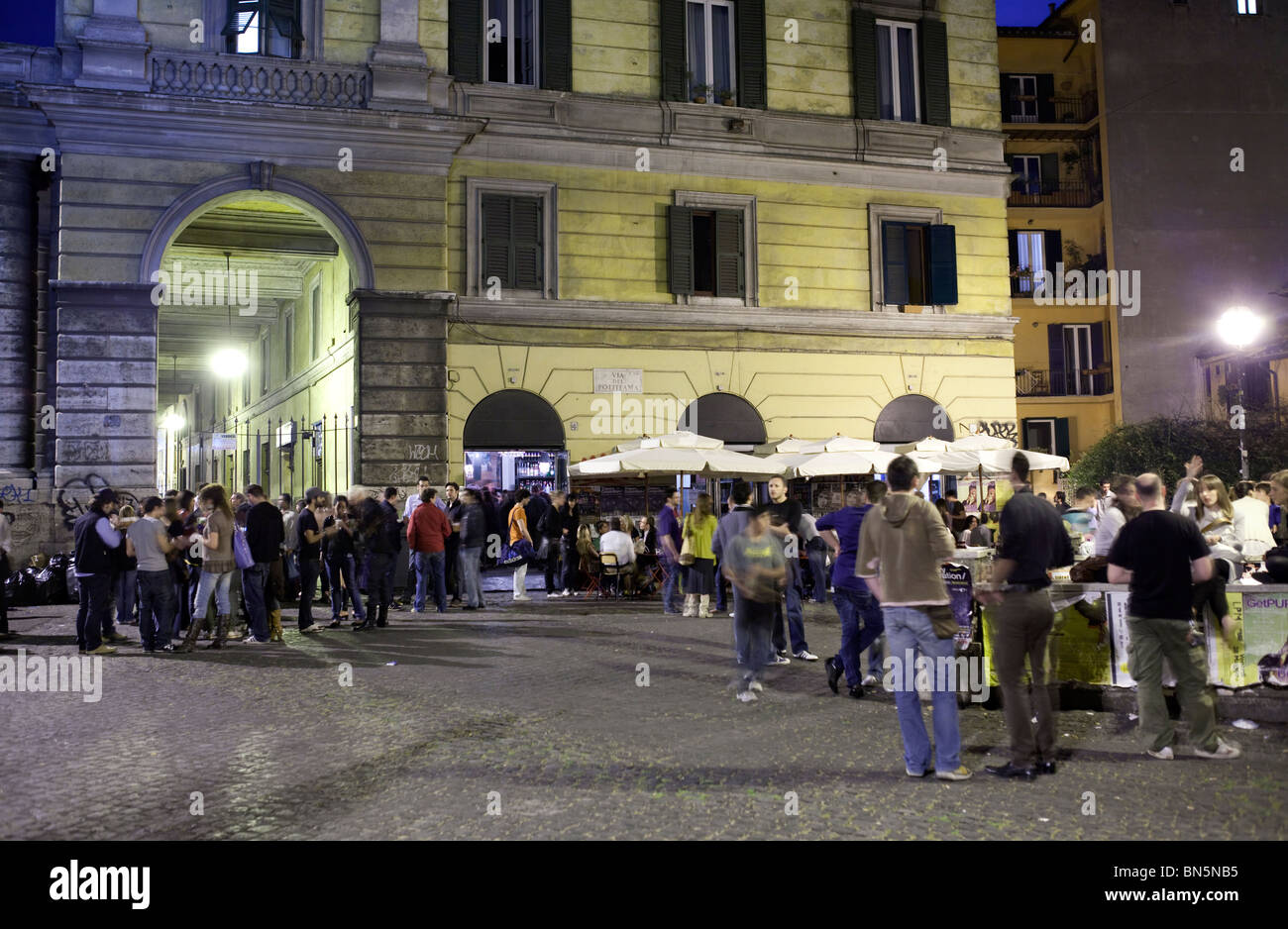 Nightlife in Trastevere, Rome, Italy Stock Photo - Alamy