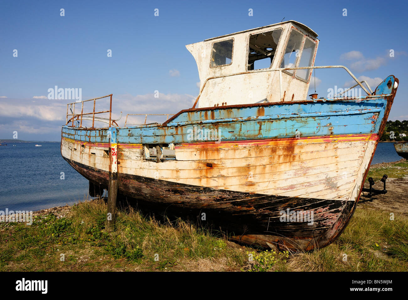 Derelict fishing boat, Le Fret, Crozon, Brittany, France Stock Photo