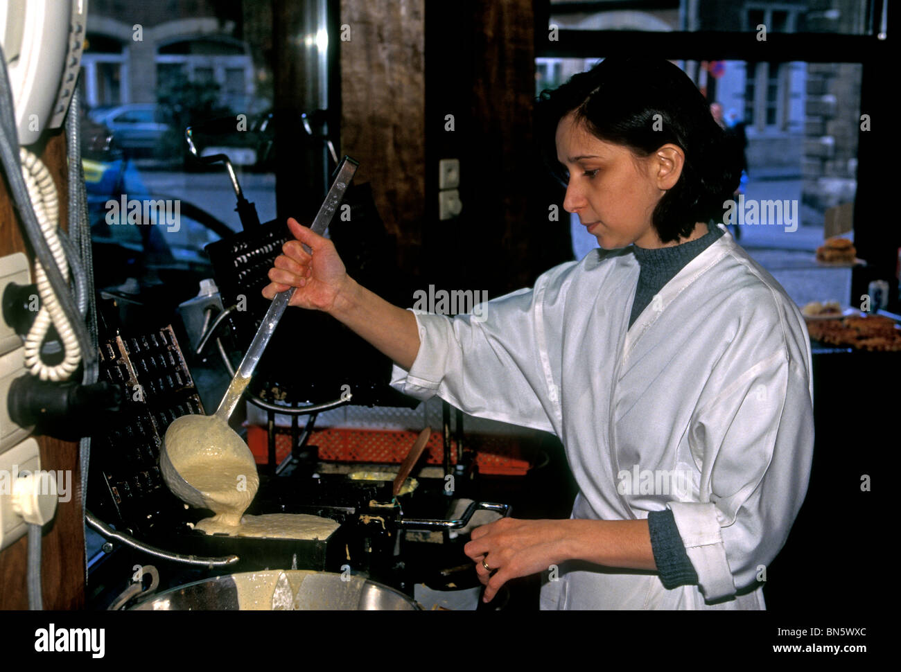 1, one, Belgian woman, cooking waffles, wafels, waffles of Liege, gaufre, gauges, Gaufres de Liege, city of Brussels, Brussels, Belgium, Europe Stock Photo