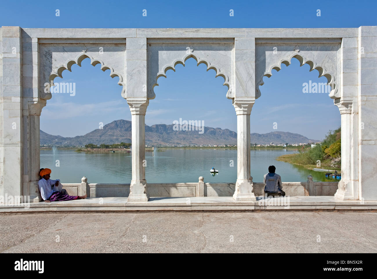 marble-pavilion-and-ana-sagar-lake-ajmer-rajasthan-india-stock-photo