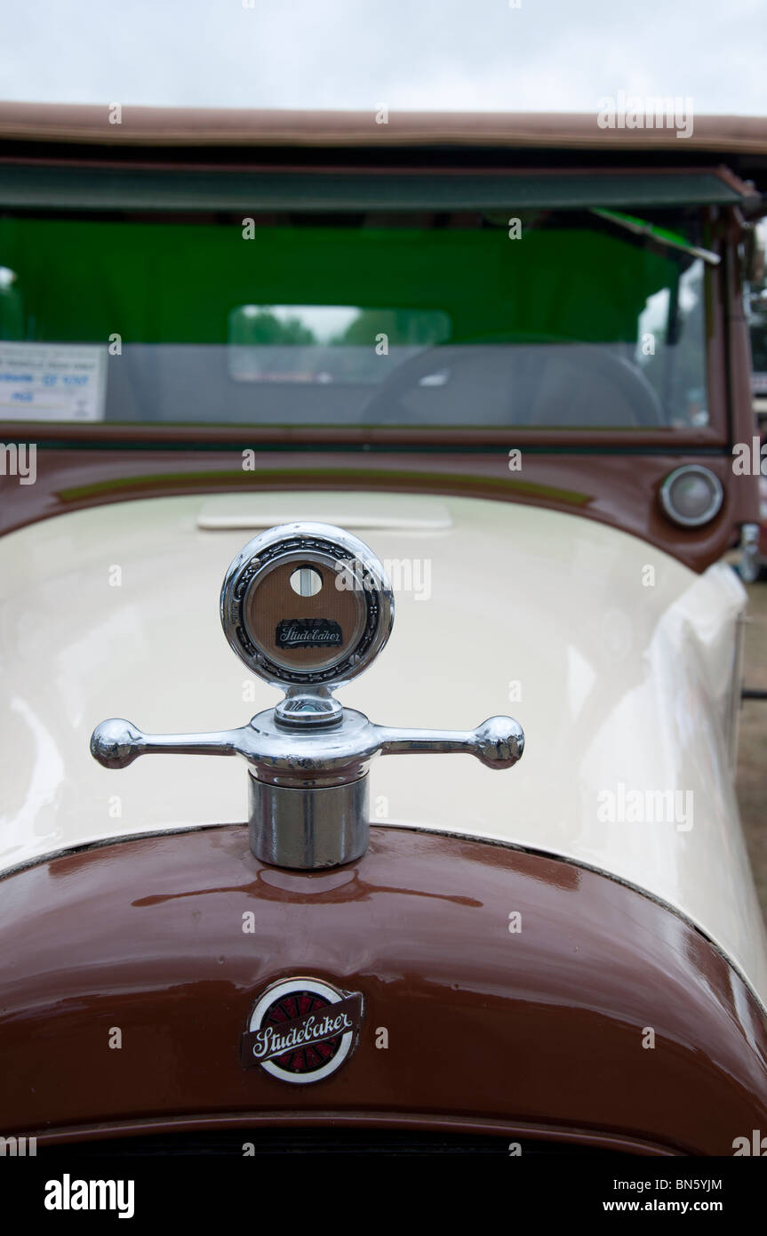 A Boyce MotoMeter Studebaker radiator cap on the front of a 1923 Studebaker car at an American car show in Tatton Park, Cheshire Stock Photo