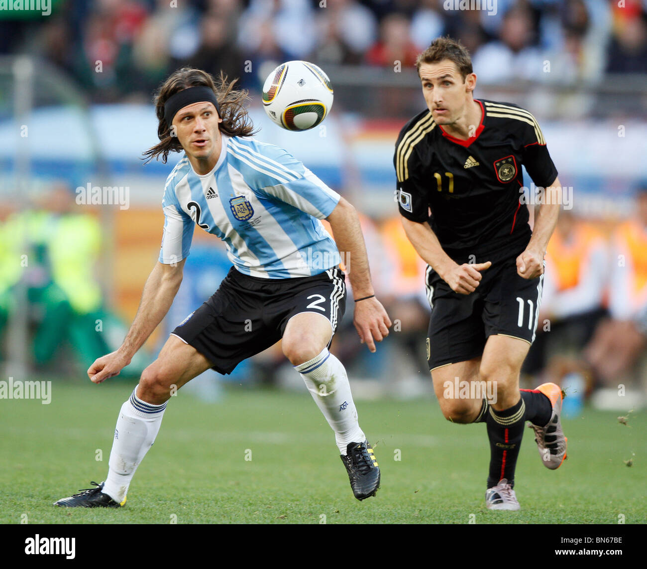 MARTIN DEMICHELIS & MIROSLAV K ARGENTINA V GERMANY GREEN POINT STADIUM CAPE TOWN SOUTH AFRICA 03 July 2010 Stock Photo