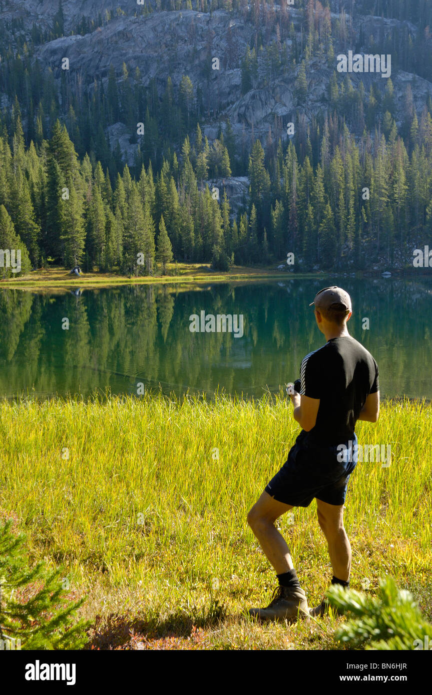 Hiker admiring the view of Benedict Lake, Sawtooth Mountains,Idaho, USA Stock Photo