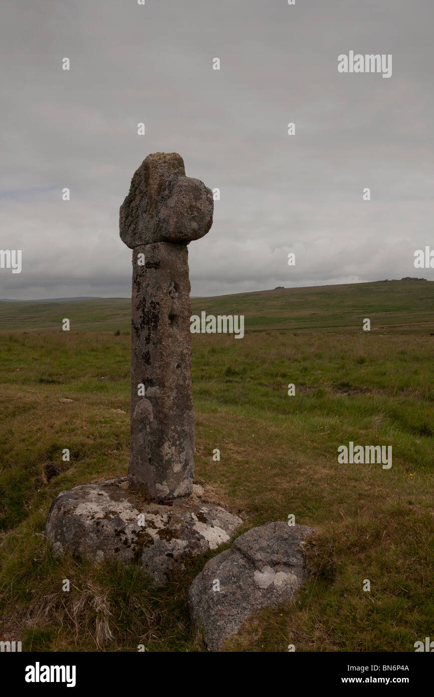 A solitary Celtic stone cross on Dartmoor Devon Stock Photo - Alamy