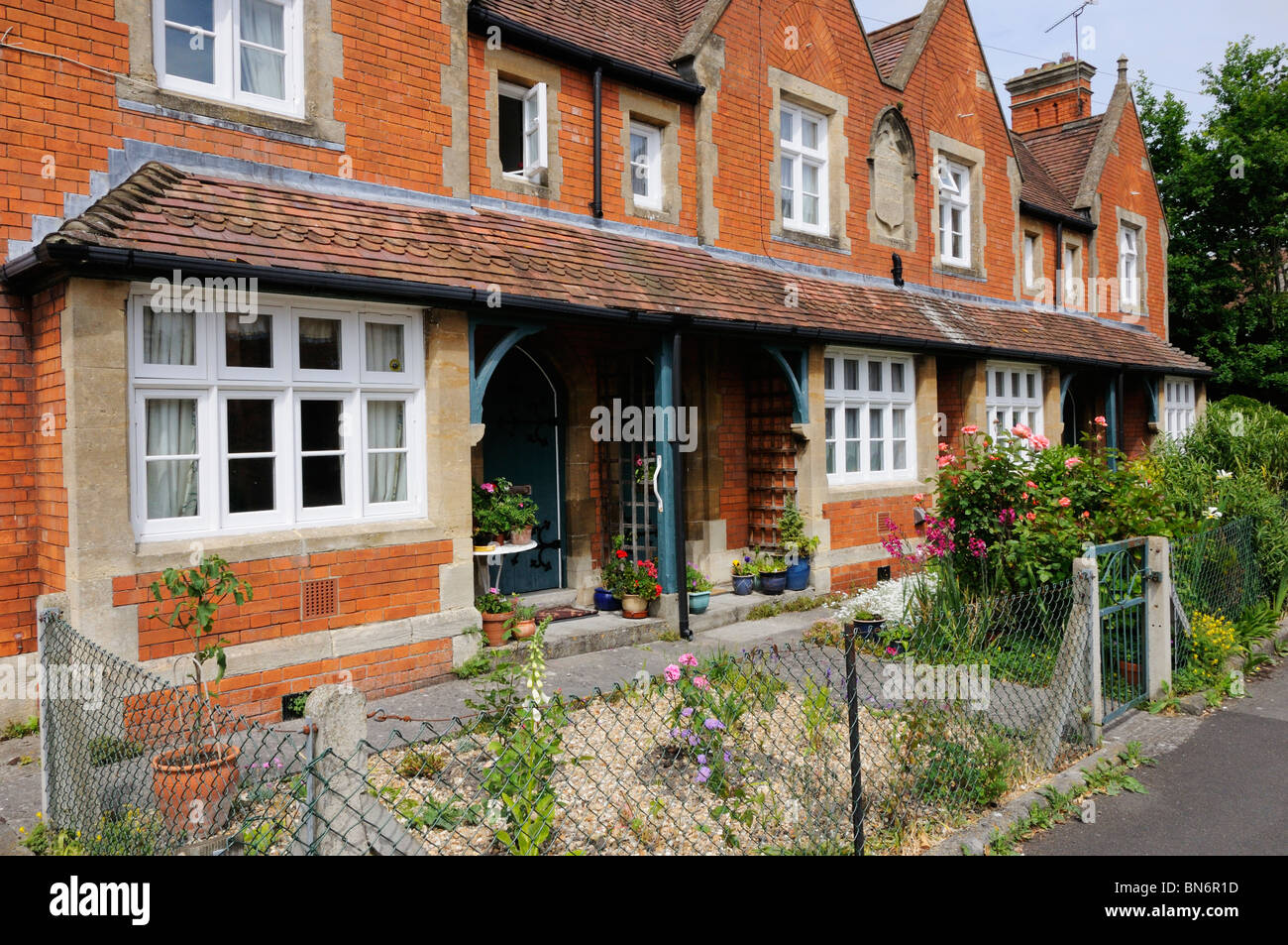 Victorian houses cottages uk hires stock photography and images Alamy