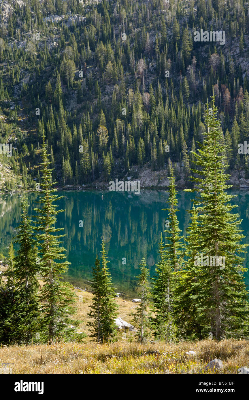 https://c8.alamy.com/comp/BN6TBH/hidden-lake-sawtooth-mountains-sawtooth-wilderness-sawtooth-national-BN6TBH.jpg