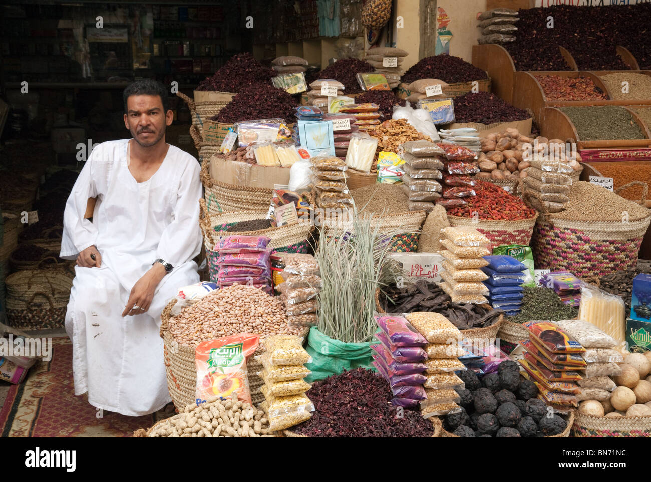 Scene in the spice market, Aswan, Upper Egypt Stock Photo