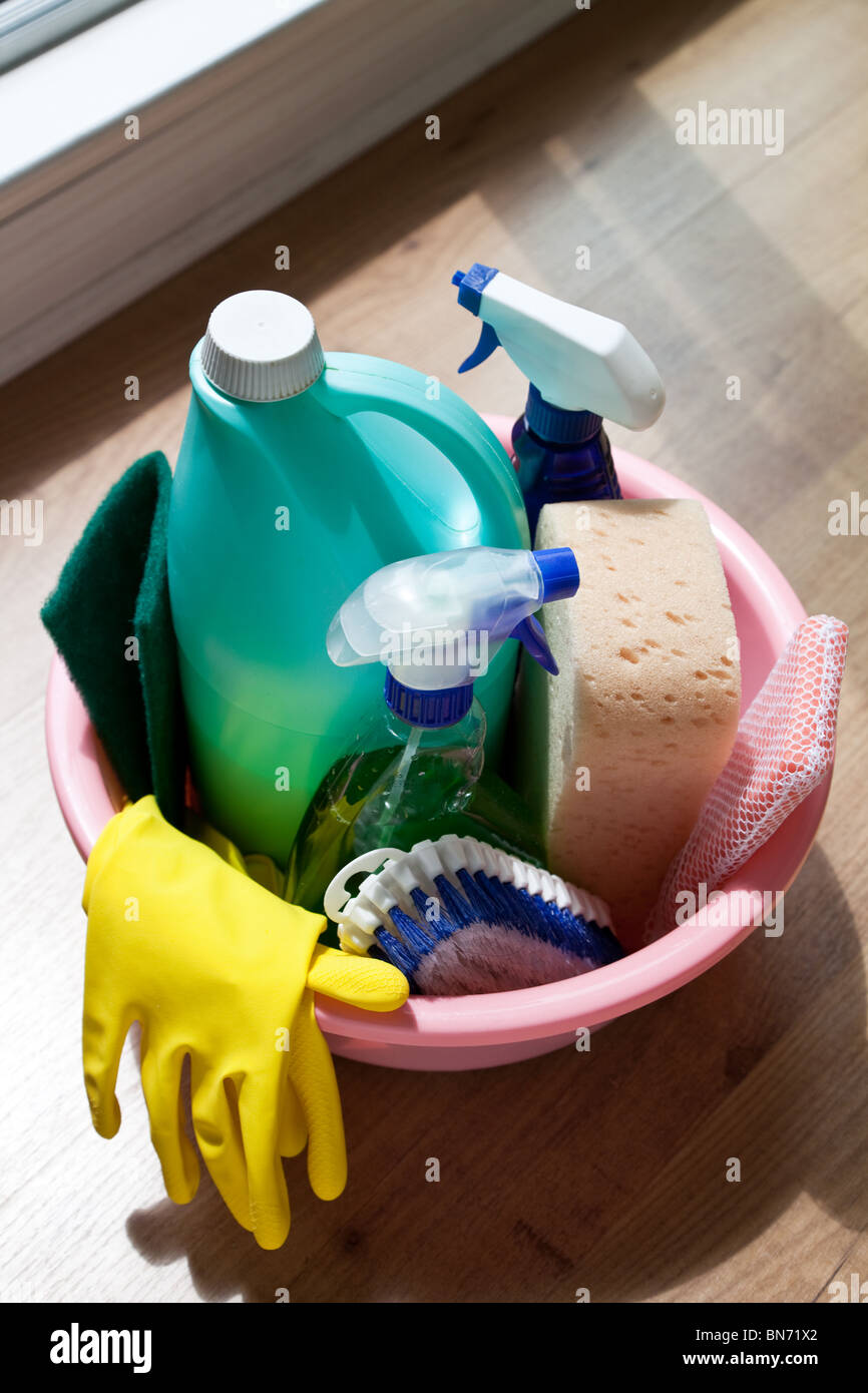 Green bucket cleaning brush hi-res stock photography and images - Alamy