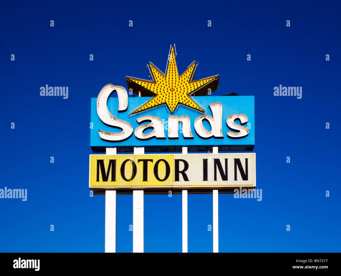 Sands Motor Inn North Platte Nebraska NE old cars Postcard 