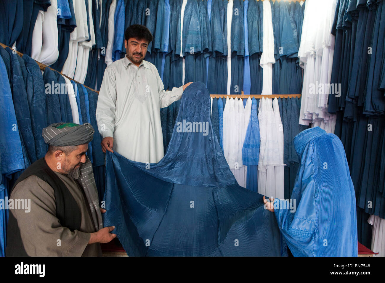 Burqa shop in Mazar-i-sharif, Afghanistan Stock Photo - Alamy