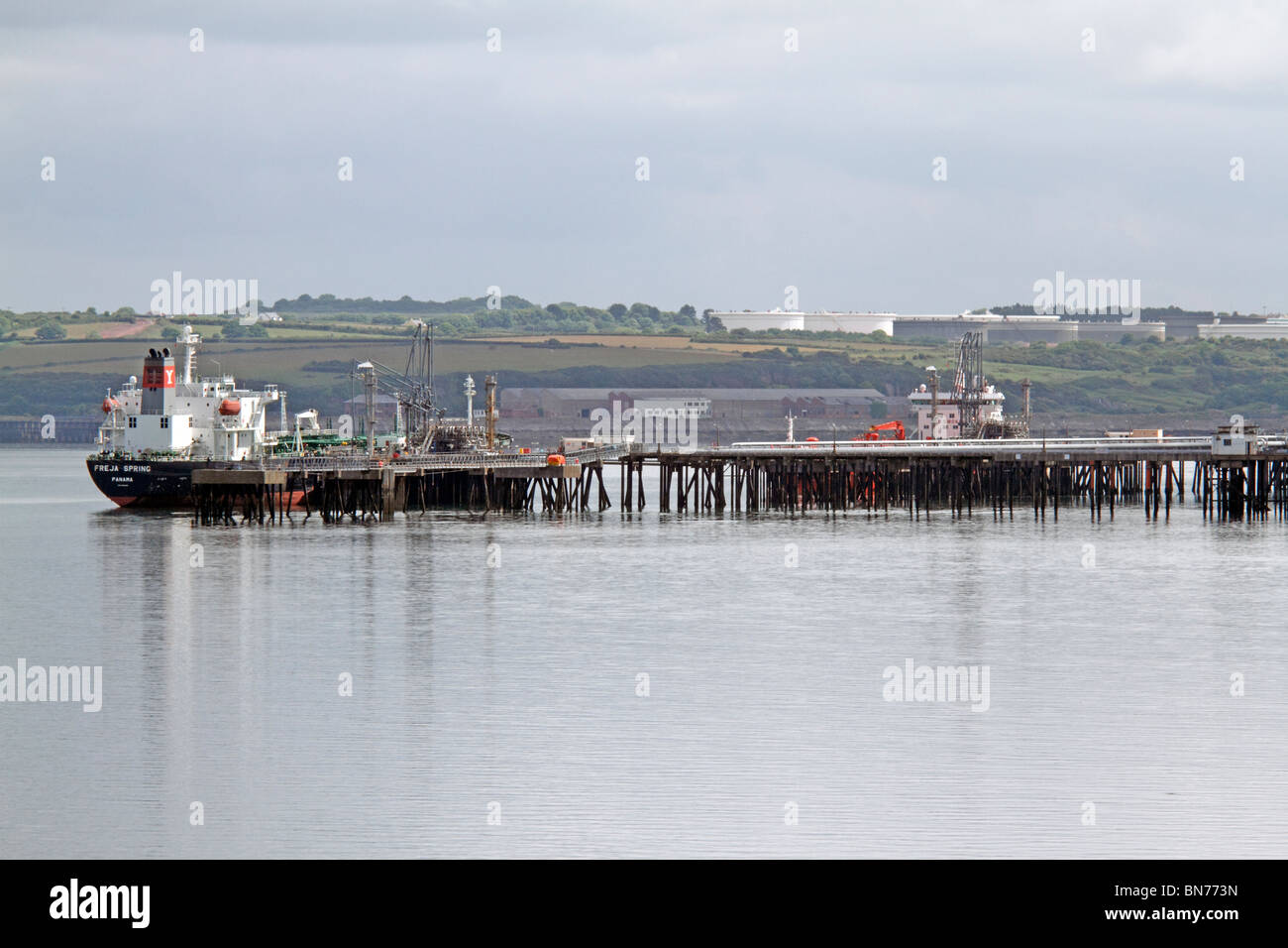 Oil terminal, Milford Haven. Tankers unloading Stock Photo