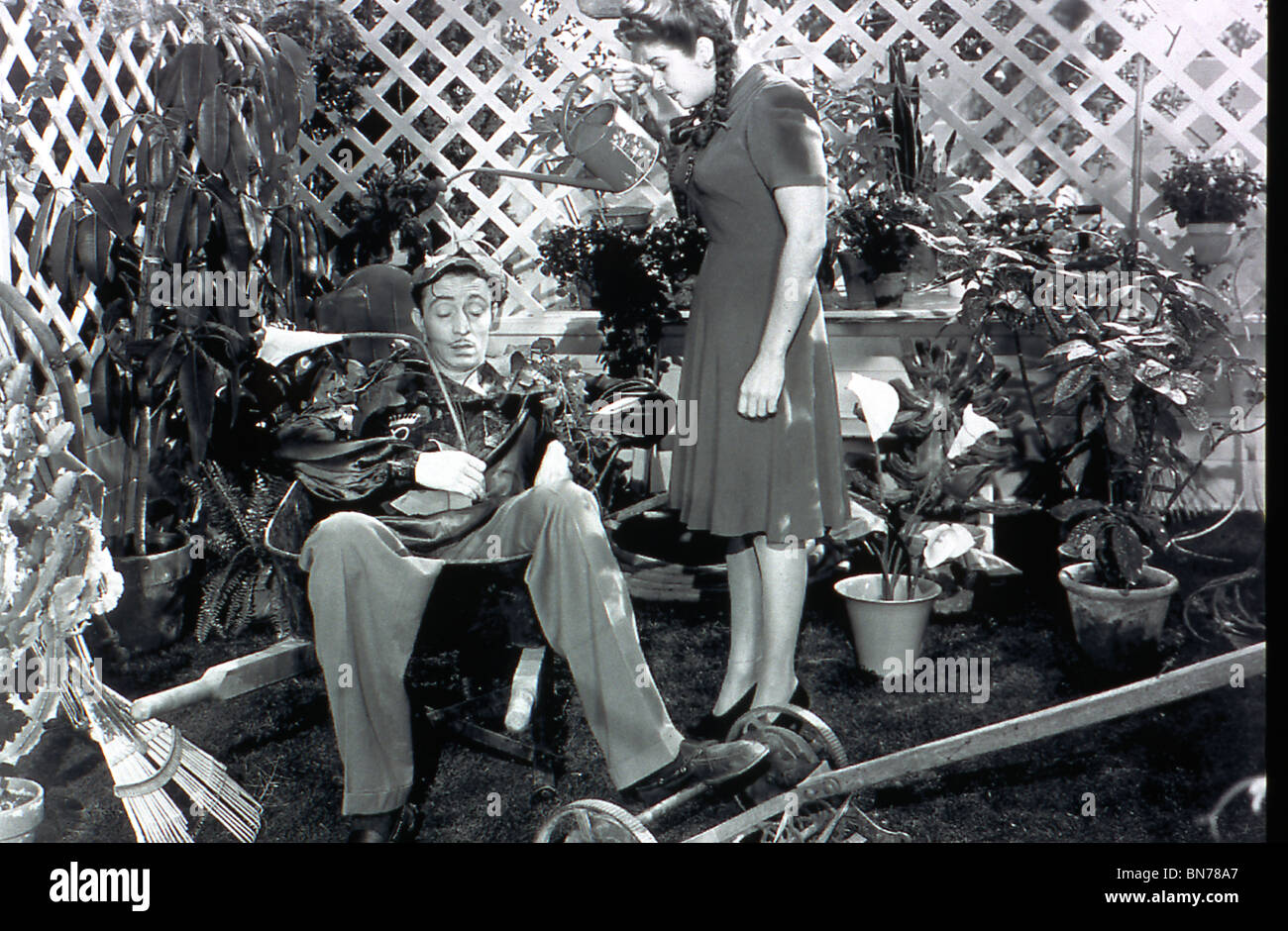 HELLZAPOPPIN (1942) MARTHA RAYE, MISCA AUER H.C. POTTER (DIR) Stock Photo