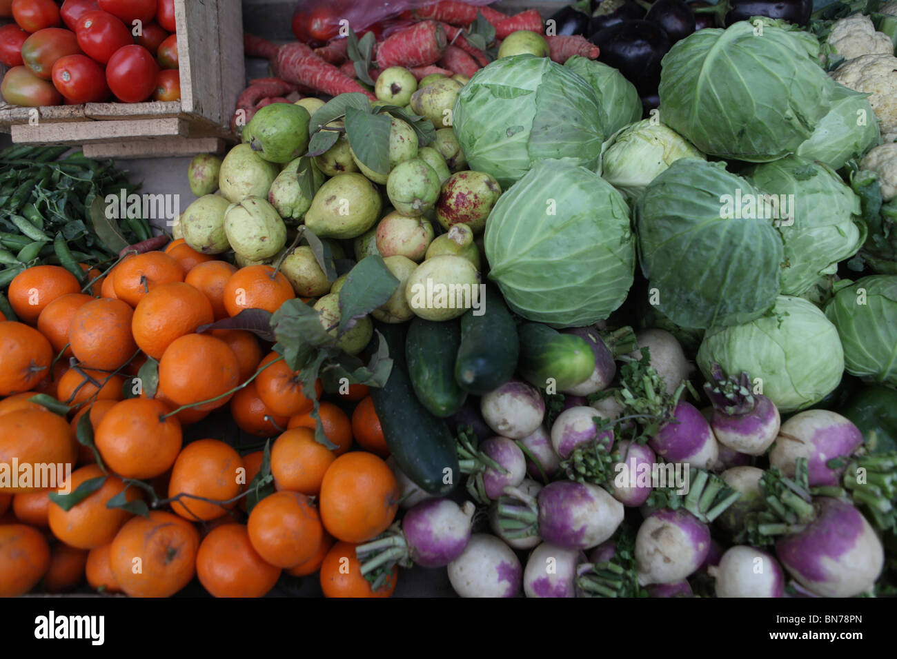 fruit and vegetable market in Pakistan Stock Photo Alamy