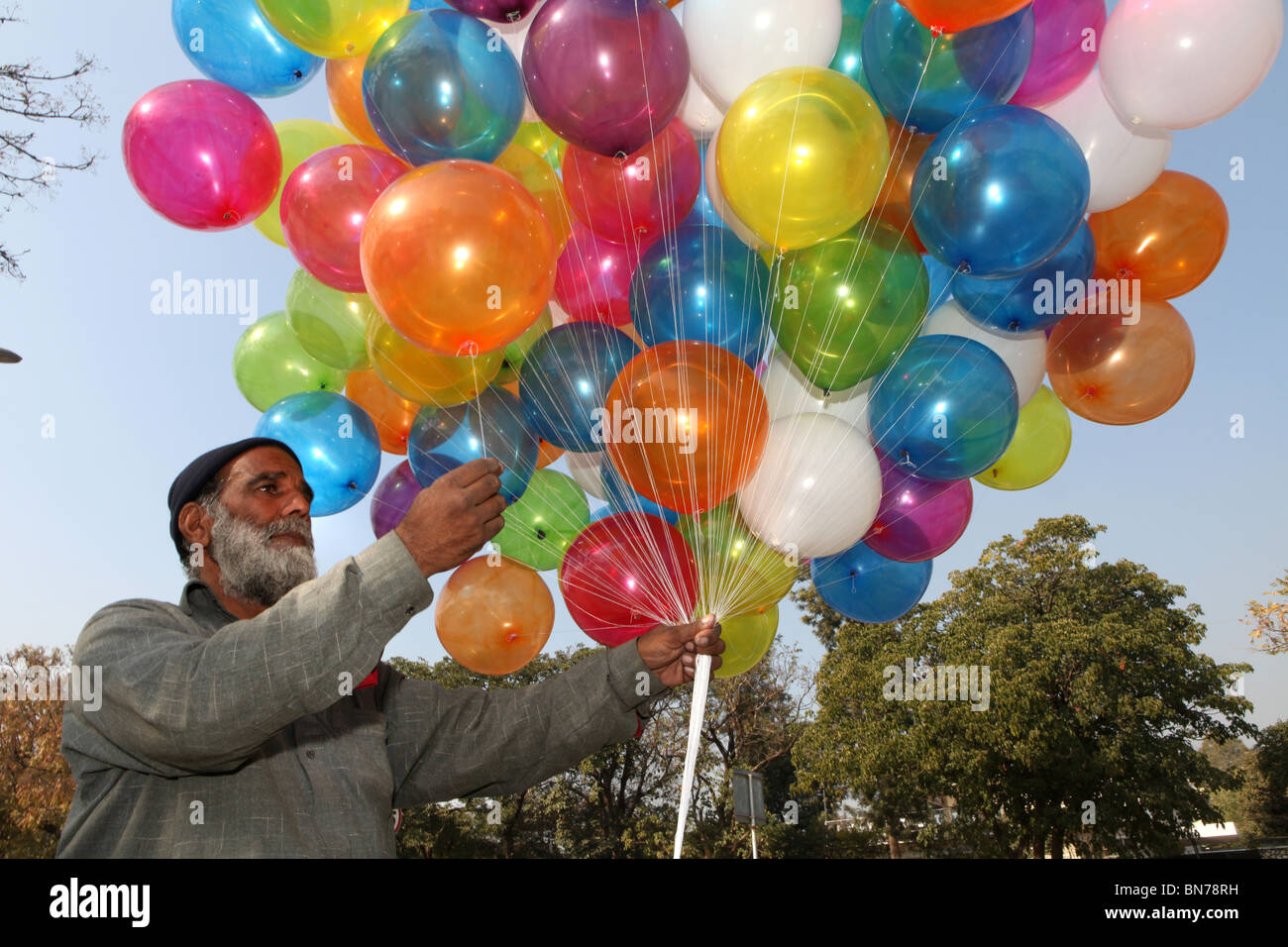 Balloon salesman in pakistan hires stock photography and images Alamy