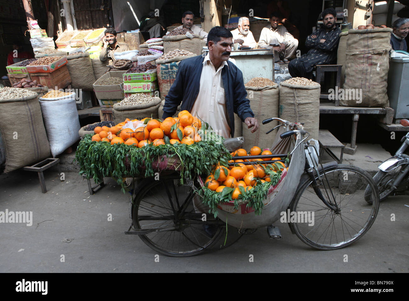 fruit and vegetable market in Pakistan Stock Photo Alamy