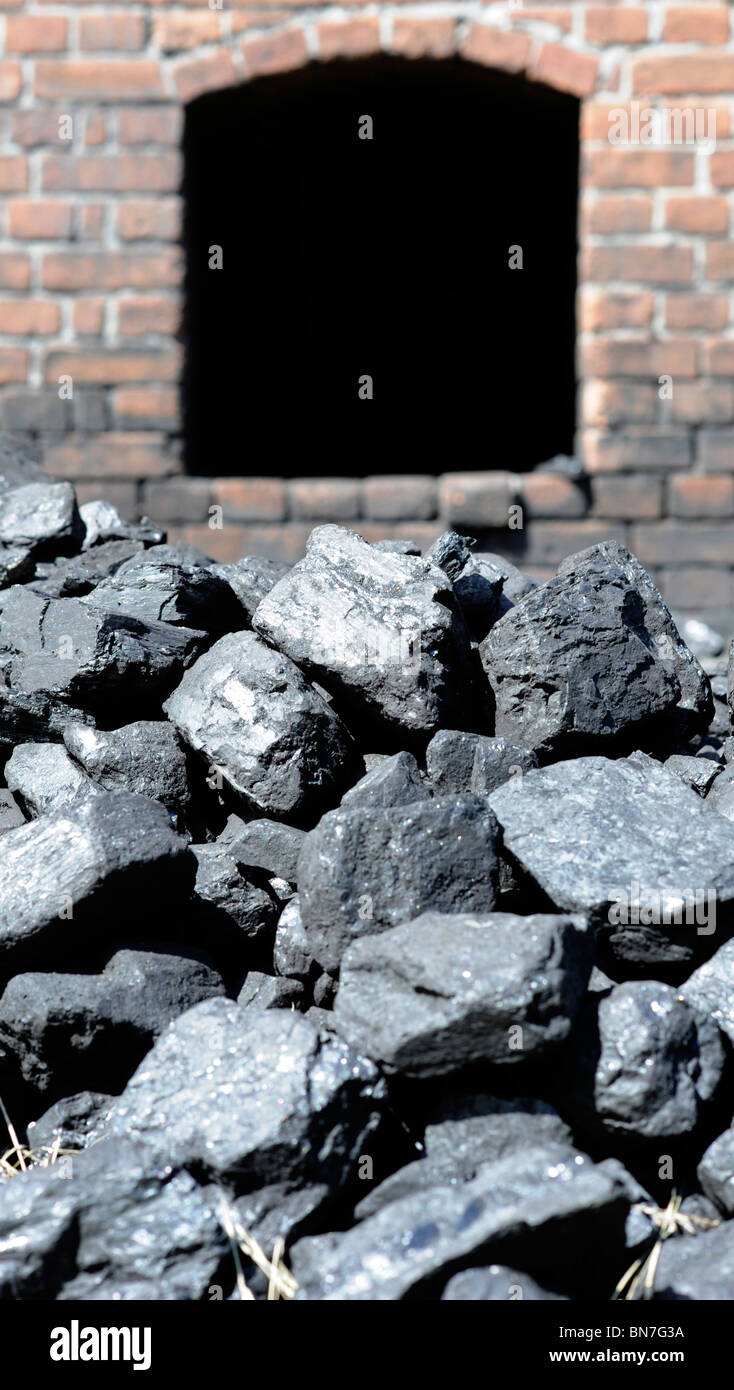 Lumps Of Coal High Resolution Stock Photography and Images Alamy