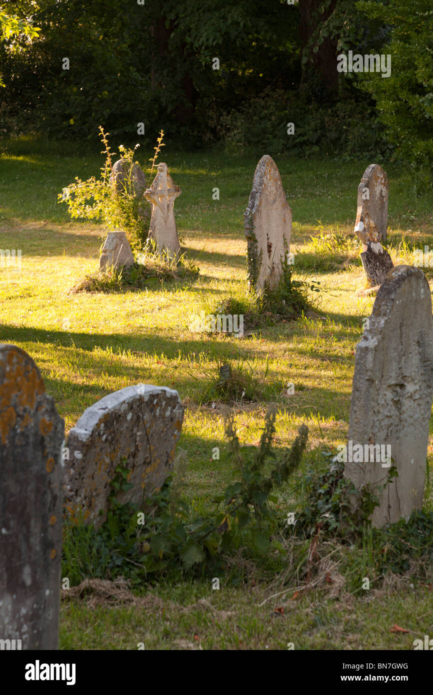 Church yard uk hi-res stock photography and images - Alamy