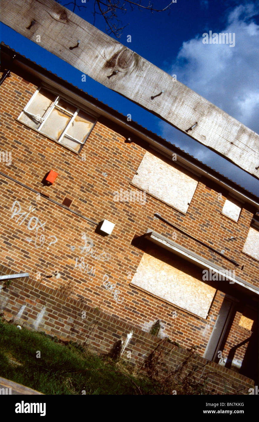 Empty council houses hires stock photography and images Alamy