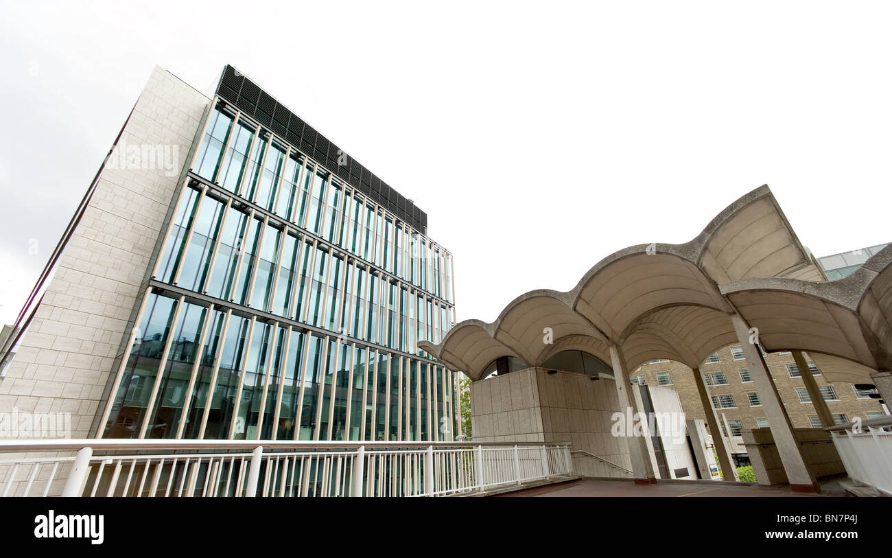 Headquarters of Standard Chartered in London Stock Photo Alamy